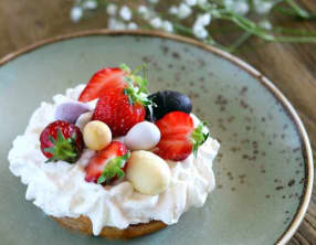 Biscuit de Pâques chantilly et fraises
