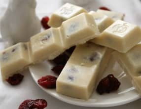 Chocolat blanc à la noix de coco et canneberges