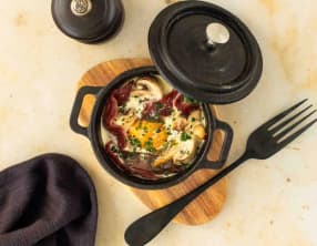 Oeuf cocotte magret fumé et champignons