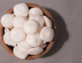 Meringues blanches à l’eau de rose