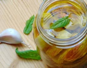 Bocaux d'artichauts marinés à l'huile d'olive