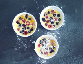 Oeufs au lait aux myrtilles et framboises