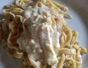 Tagliatelles au poivre à la sauce au brie