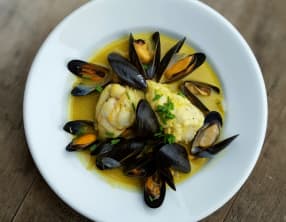 Moules et lotte au curry