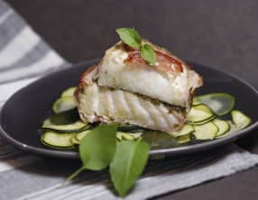 Rôti de cabillaud au pesto et au bacon