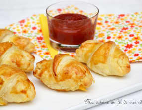 Petits croissants apéritifs saucisse et cheddar