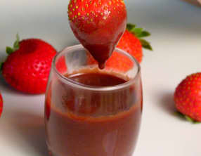 Fraises trempées dans du chocolat