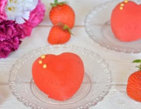Entremets coeur aux fraises, insert gelée de fraises