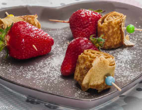 Brochettes de crêpes aux fraises