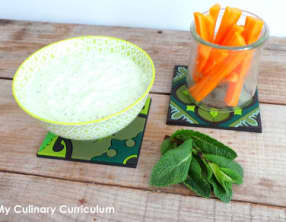 Sauce dip concombre, feta et menthe
