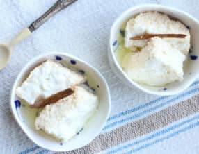 Caillés de lait à la cannelle et au sirop