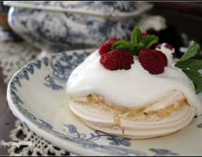 Pavlovas individuelles à la framboise, chantilly tonka
