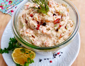Rillettes aux 2 truites, poivre de Voatsiperifery et baies roses