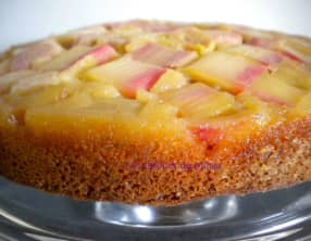 Gâteau à la rhubarbe, façon tatin