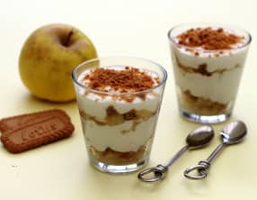 Verrine de mousse de fromage blanc, pomme et spéculoos