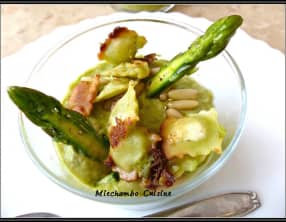 Crème d’asperges et avocats, ravioles au comté poêlées