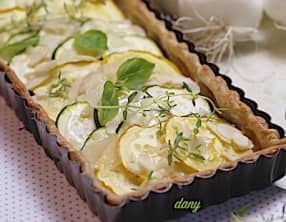 Tarte oignons courgettes au basilic et au thym