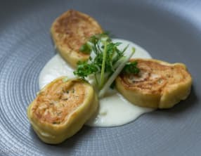 Fleischschnacka à la truite d’Alsace, sauce au riesling et au raifort