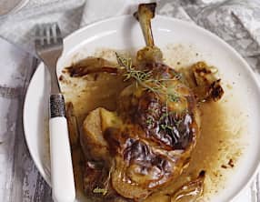 Cuisses de canard confites à la moutarde et au thym