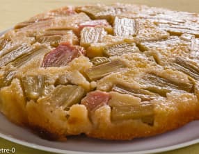 Gâteau à la rhubarbe version tatin