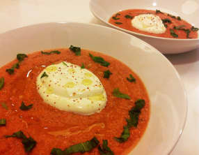 Gaspacho et quenelle de chèvre au piment d'Espelette