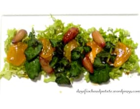 Salade de saison : kaki, pignon de pin brésilien et sauce mandarine