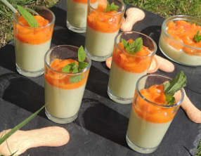 Panna cotta pistache et sa compotée d'abricot