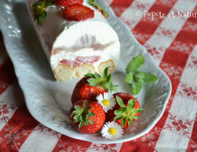 Bûche glacée à la rhubarbe et aux fraises