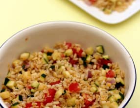 Salade de blé, lentilles corail, courgette et tomates