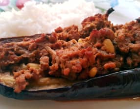 Aubergines farcies à l’agneau et aux pignons de pin