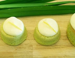 Chiffon cake au pandan et crème citron-coco