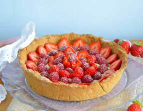 Tarte pâtissière fraises et framboises à la polenta