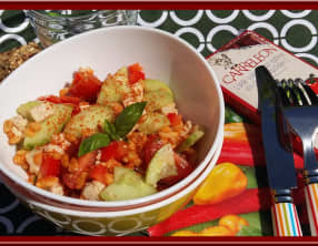 Salade de blé au poulet, poivron, tomates et basilic