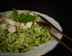 Salade de choucroute crue, courgette, munster blanc et menthe