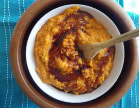 Purée de patates douces à l'ail rôti