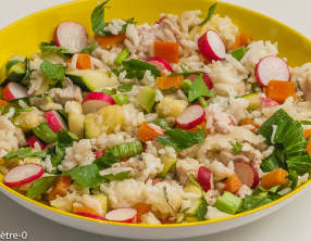Salade de riz à la dinde et aux légumes d'été
