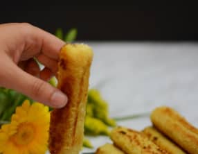 Pains perdus à la Fourme d'Ambert, sauce aux fruits rouges