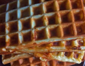 Gaufres à la farine de maïs et au cheddar