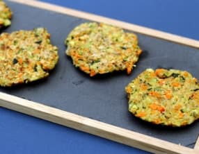 Galettes végan aux flocons d'avoine, courgette et carotte