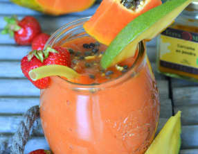 Smoothie papaye, fraise, mangue et curcuma