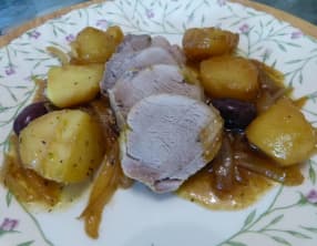 Filet mignon aux oignons et olives noires