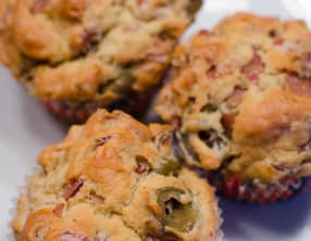Muffins au jambon et aux olives vertes
