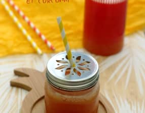 Jus à l'ananas, pamplemousse et curcuma