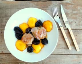 Tournedos de filet mignon de porc aux nectarines et aux pruneaux