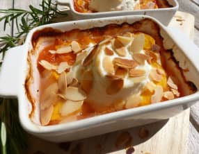 Ricotta rôtie au four et ses fruits jaunes au romarin