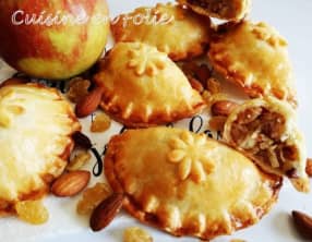 Chaussons aux pommes, raisins, amandes et sucre muscovado
