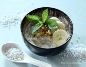 Bananes au lait de coco et aux perles de tapioca