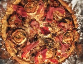 Tarte à l'aubergine, à la tomate, et et au prosciutto