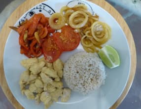 Poulet mariné aux poivrons et aux tomates