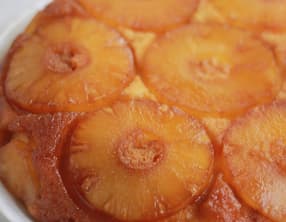 Gâteau au yaourt renversé à l'ananas caramélisé